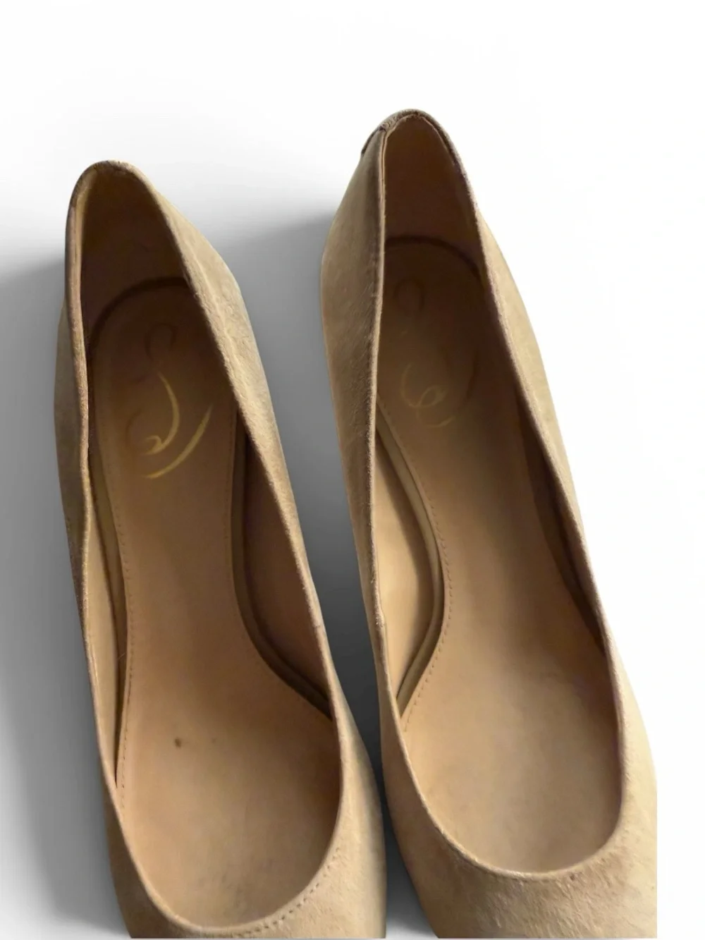 Sam Edelman Jordyn pointed toe suede pumps in Oatmeal.
